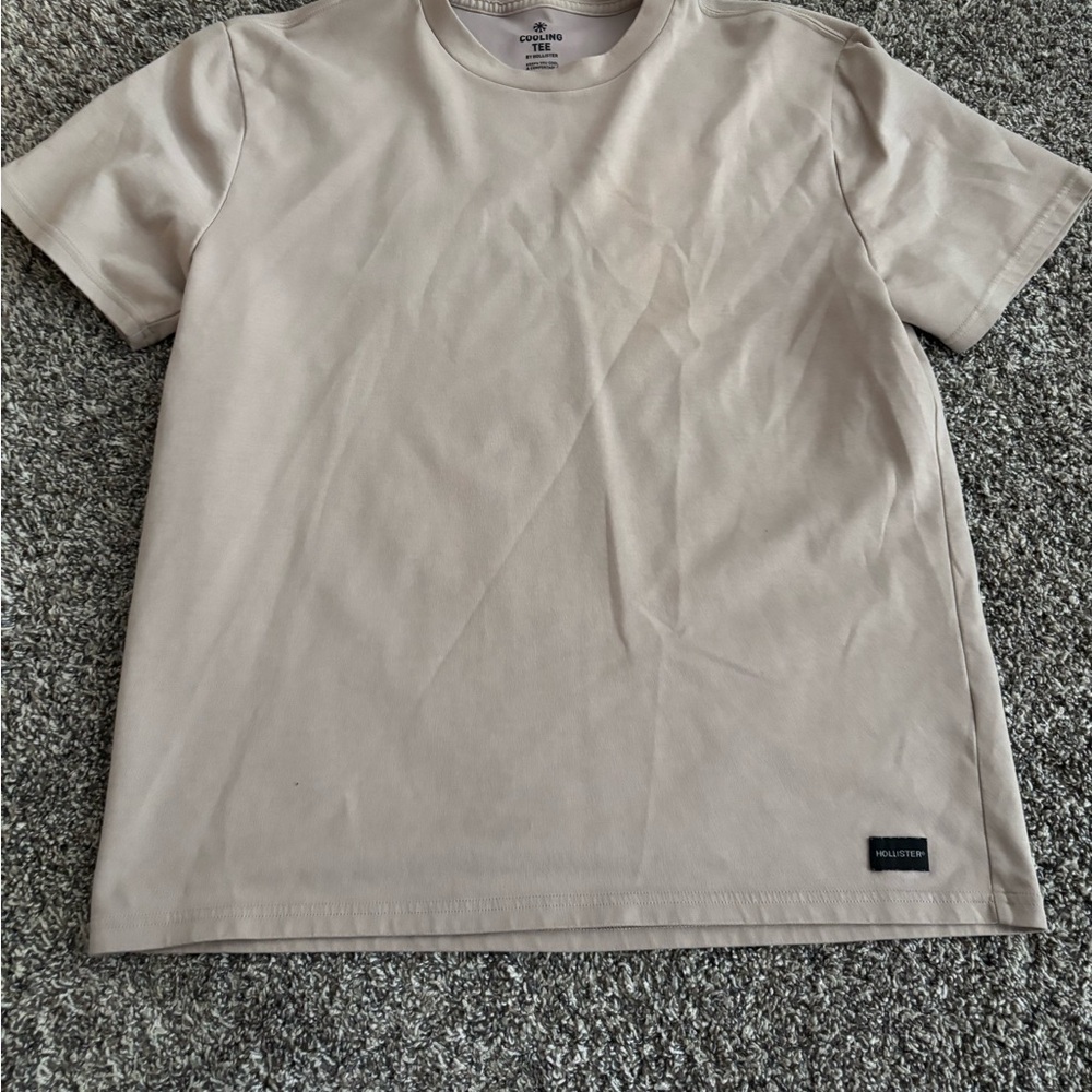 Hollister Men's Beige Short Sleeve Tee